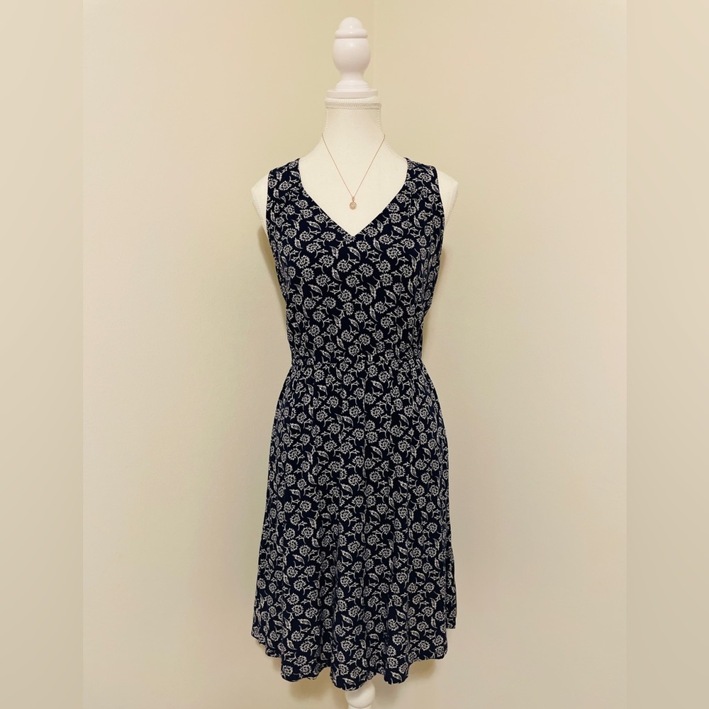 Old Navy Navy and White Floral Sleeveless V-Neck Midi Dress
